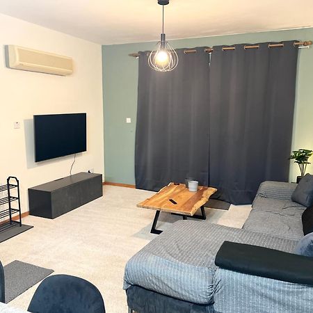 212 Apartment, A 2-Bedroom Escape Paphos Ngoại thất bức ảnh