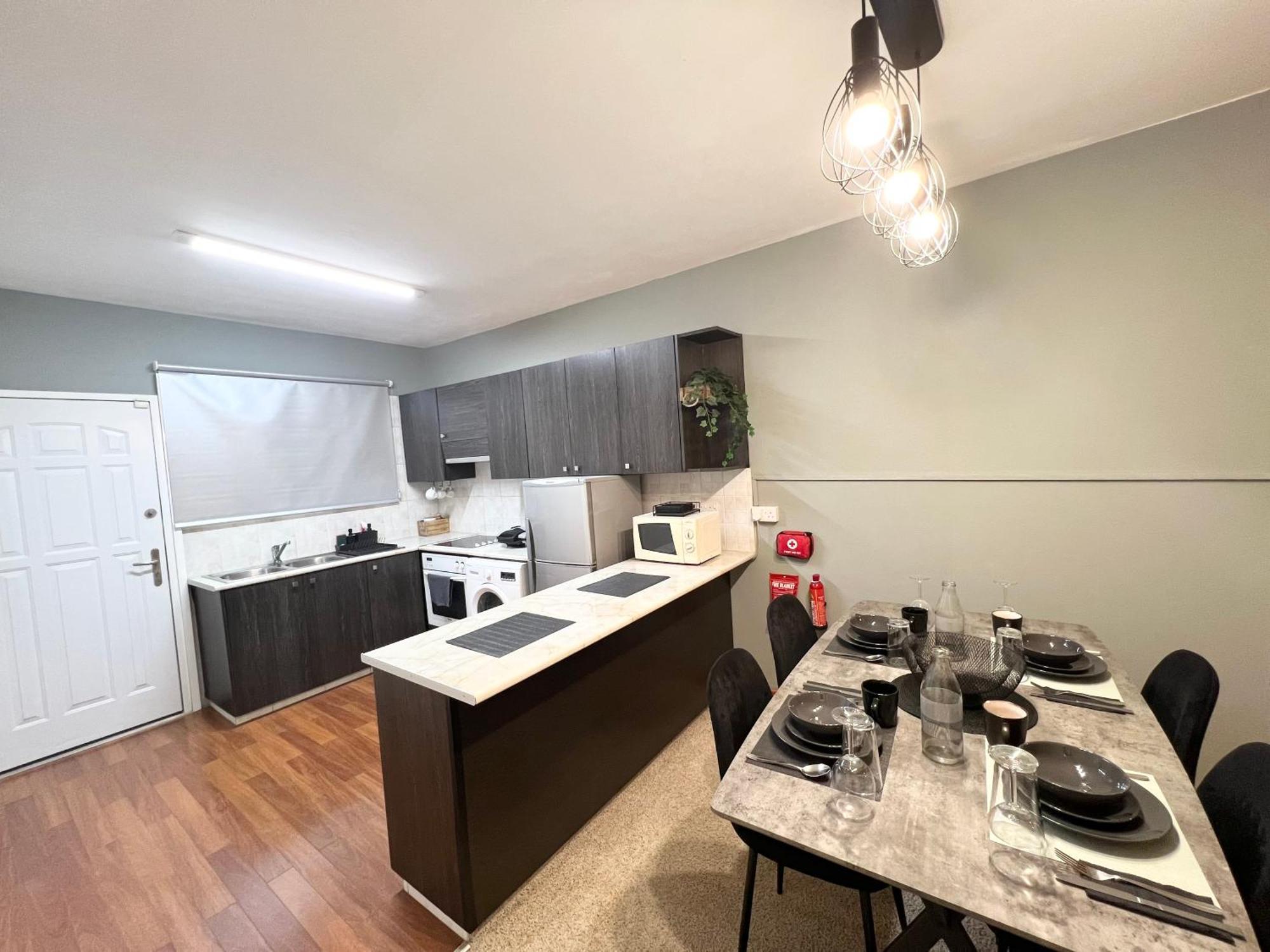 212 Apartment, A 2-Bedroom Escape Paphos Ngoại thất bức ảnh