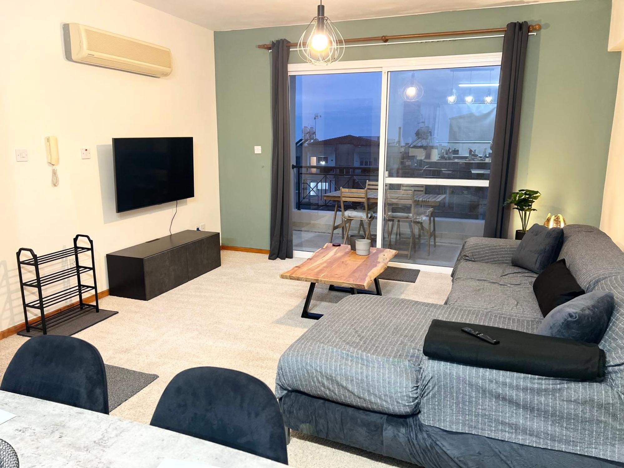 212 Apartment, A 2-Bedroom Escape Paphos Ngoại thất bức ảnh