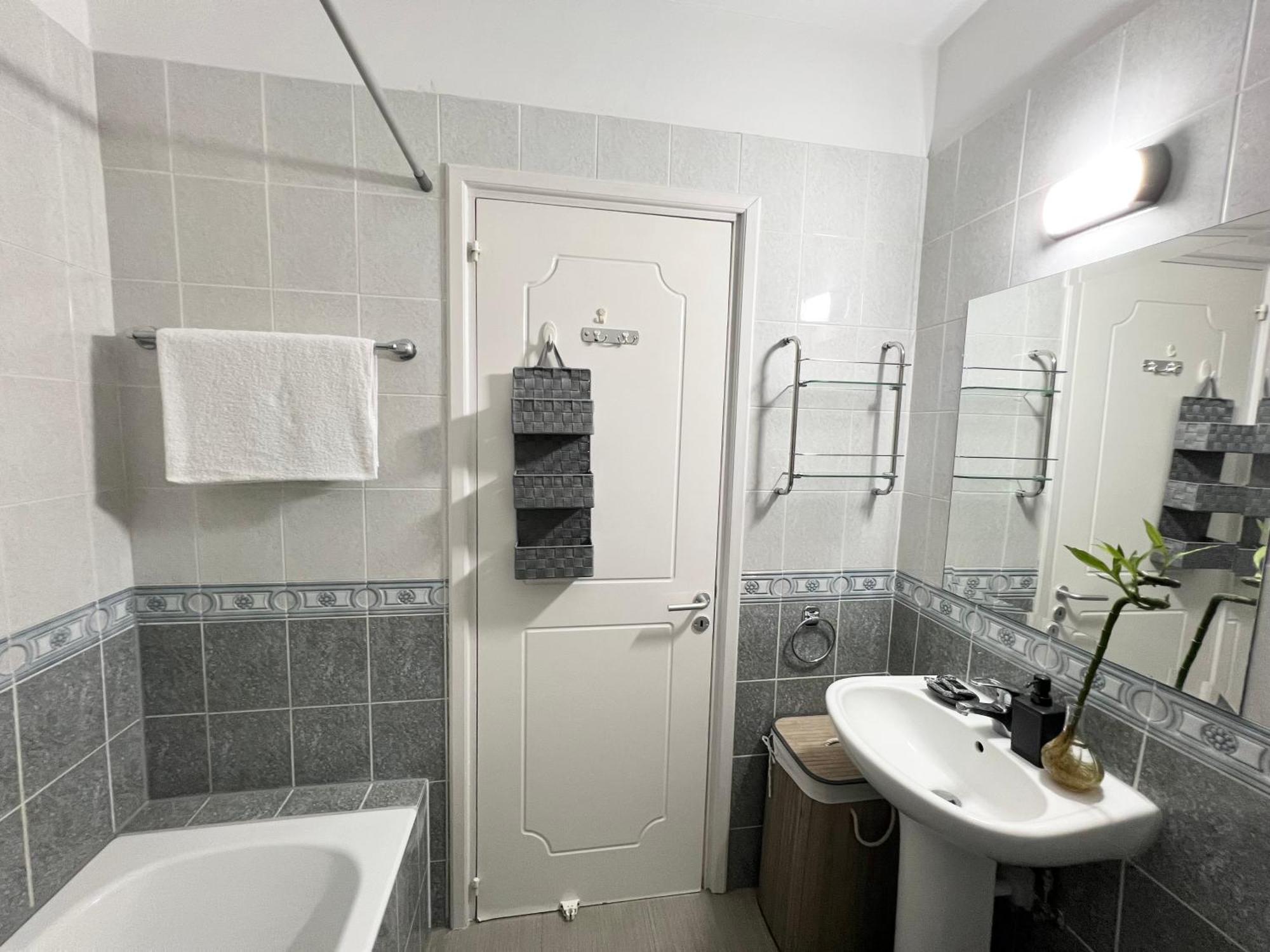 212 Apartment, A 2-Bedroom Escape Paphos Ngoại thất bức ảnh