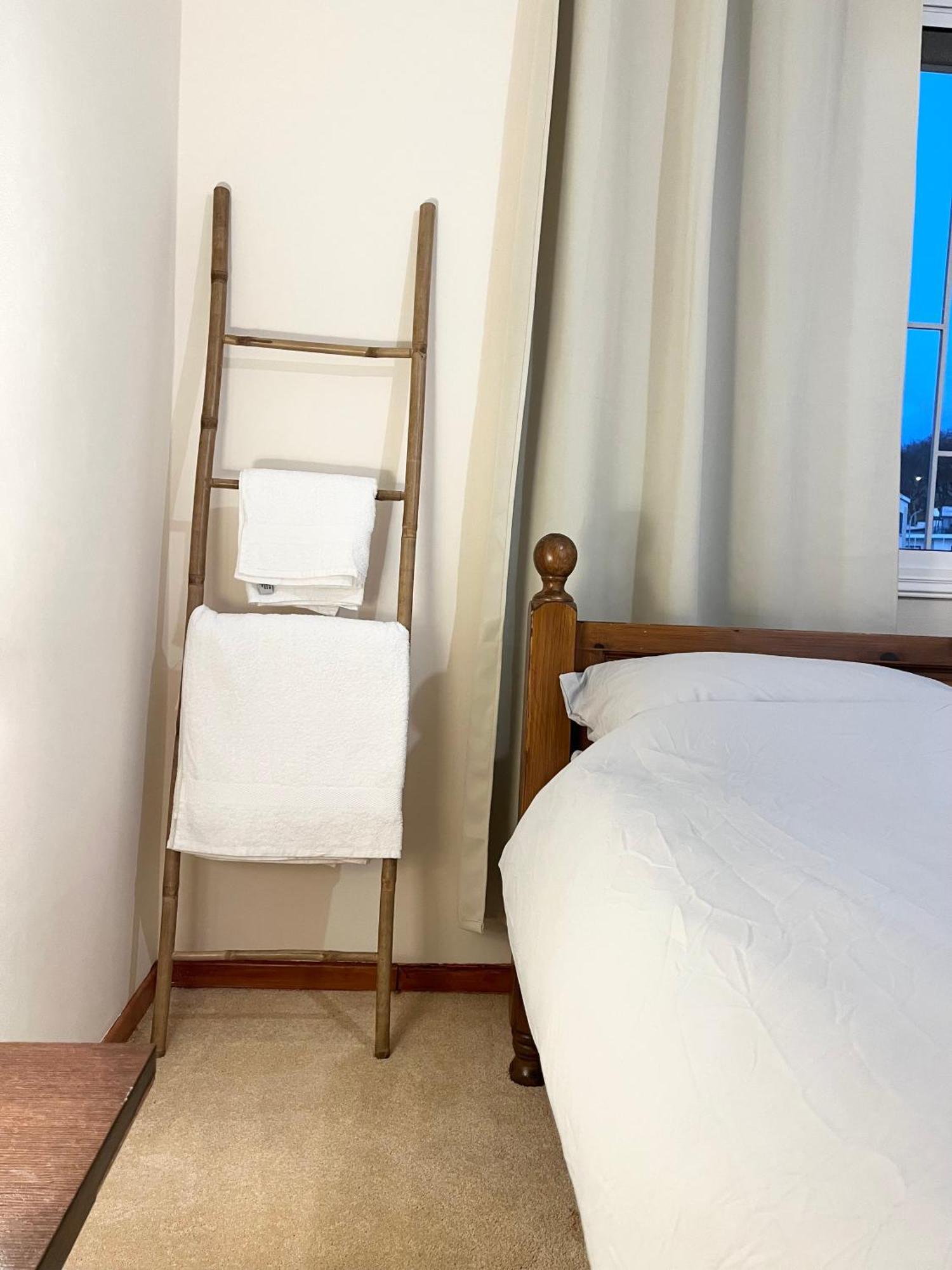 212 Apartment, A 2-Bedroom Escape Paphos Ngoại thất bức ảnh