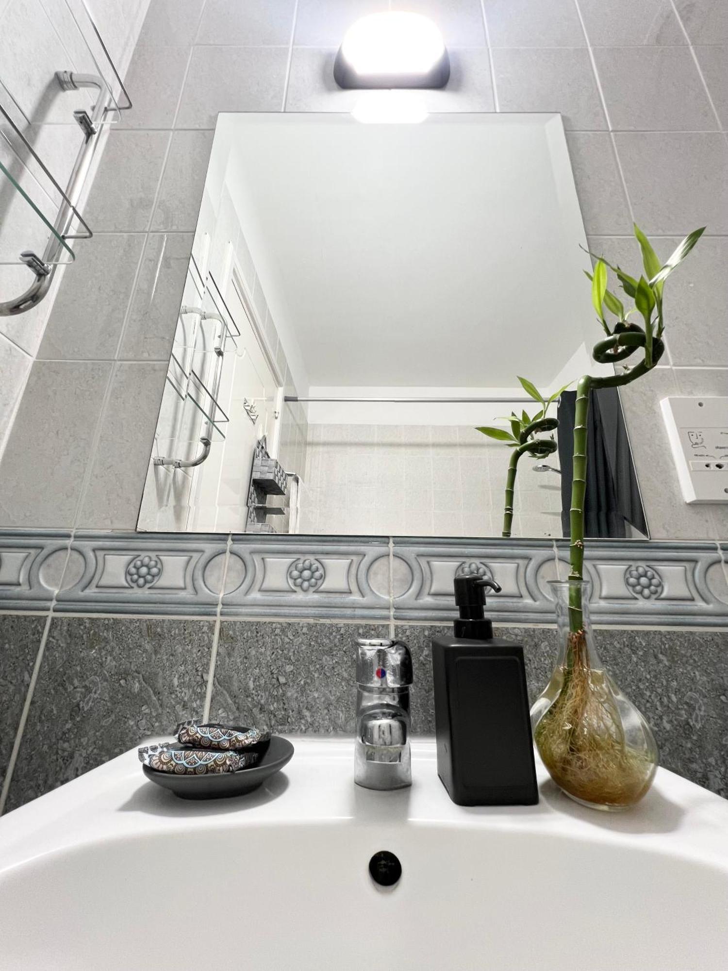 212 Apartment, A 2-Bedroom Escape Paphos Ngoại thất bức ảnh